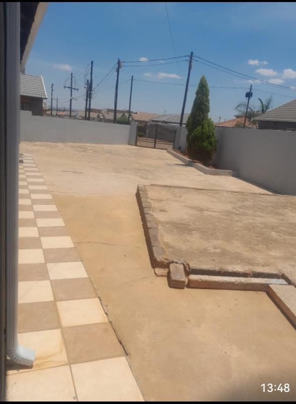 To Let 3 Bedroom Property for Rent in Protea Glen Gauteng