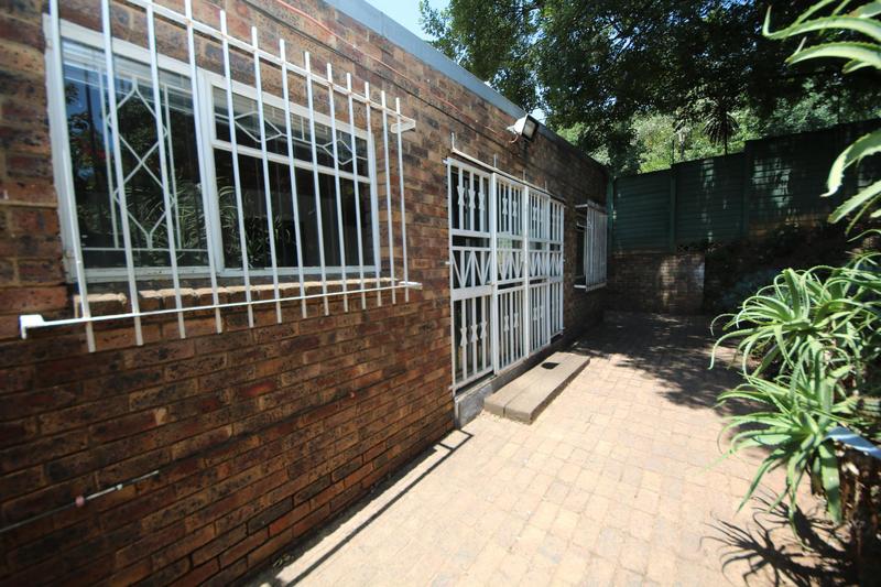 To Let 3 Bedroom Property for Rent in Blairgowrie Gauteng