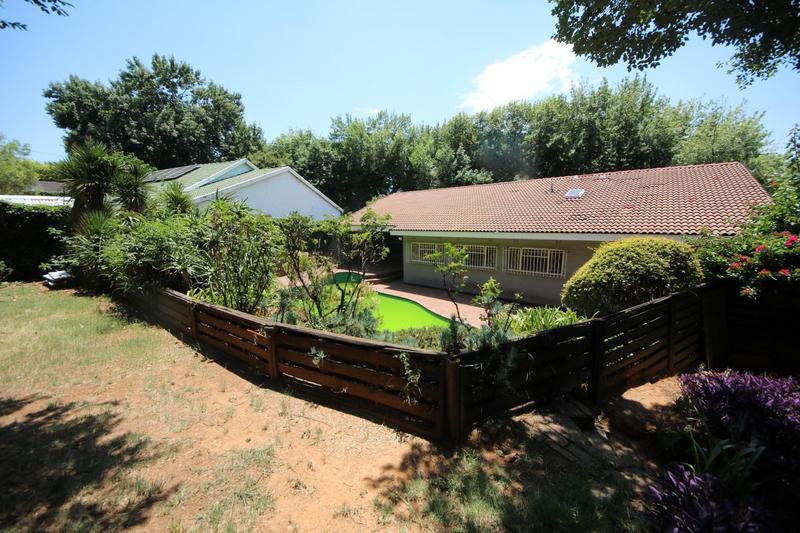 To Let 3 Bedroom Property for Rent in Blairgowrie Gauteng