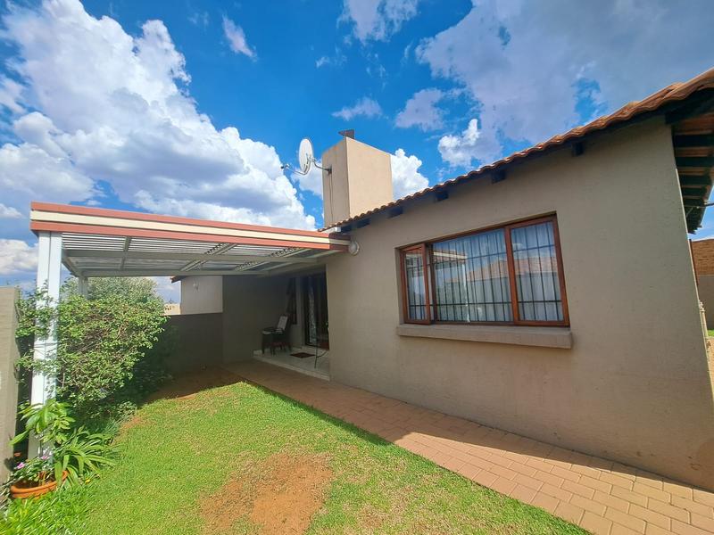 To Let 2 Bedroom Property for Rent in Thatchfield Gauteng