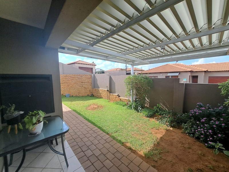 To Let 2 Bedroom Property for Rent in Thatchfield Gauteng