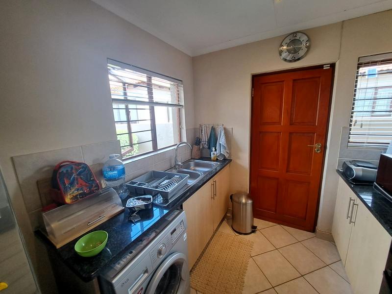 To Let 2 Bedroom Property for Rent in Thatchfield Gauteng