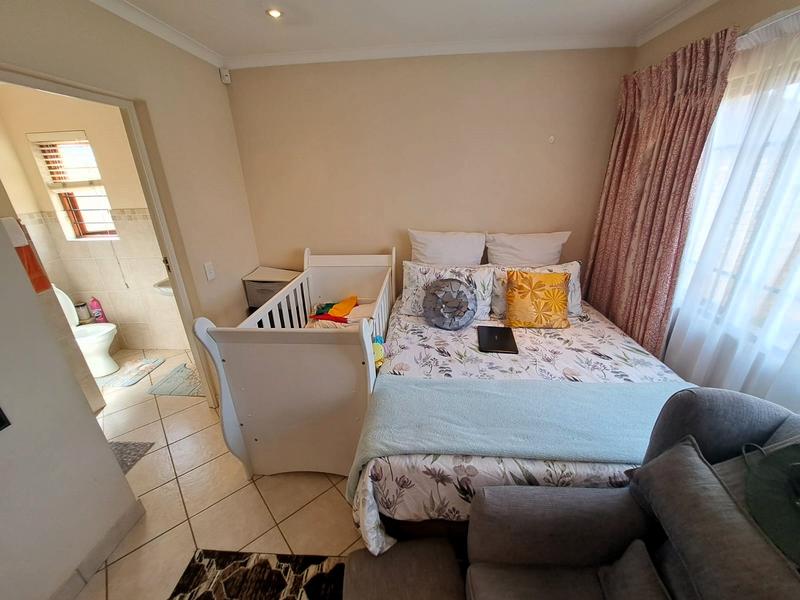 To Let 2 Bedroom Property for Rent in Thatchfield Gauteng