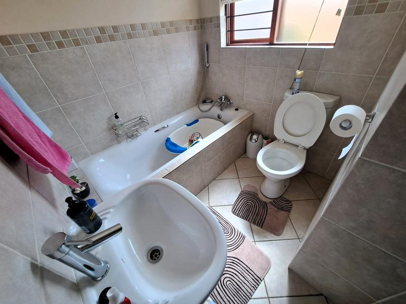 To Let 2 Bedroom Property for Rent in Thatchfield Gauteng