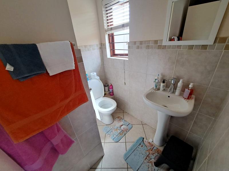 To Let 2 Bedroom Property for Rent in Thatchfield Gauteng