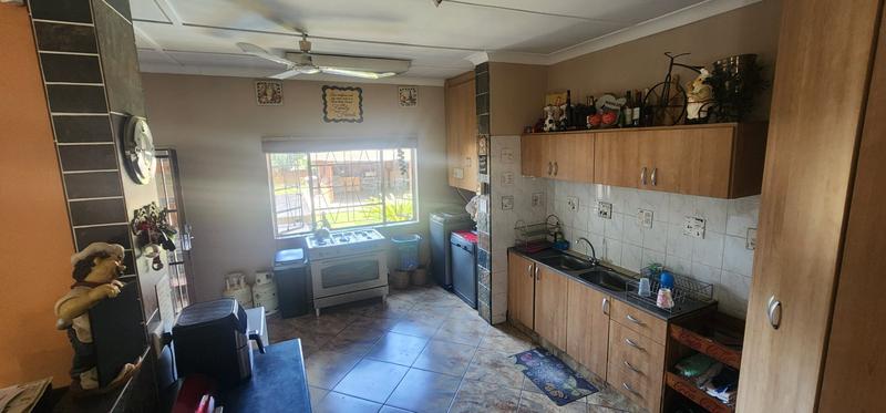 3 Bedroom Property for Sale in Mountain View Gauteng