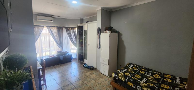 3 Bedroom Property for Sale in Mountain View Gauteng