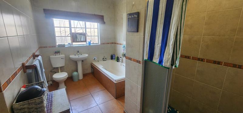 3 Bedroom Property for Sale in Mountain View Gauteng