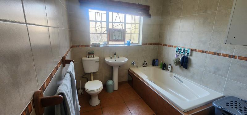 3 Bedroom Property for Sale in Mountain View Gauteng