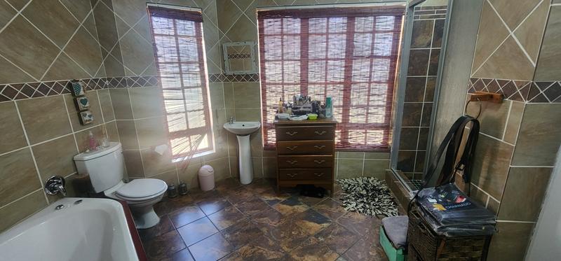 3 Bedroom Property for Sale in Mountain View Gauteng