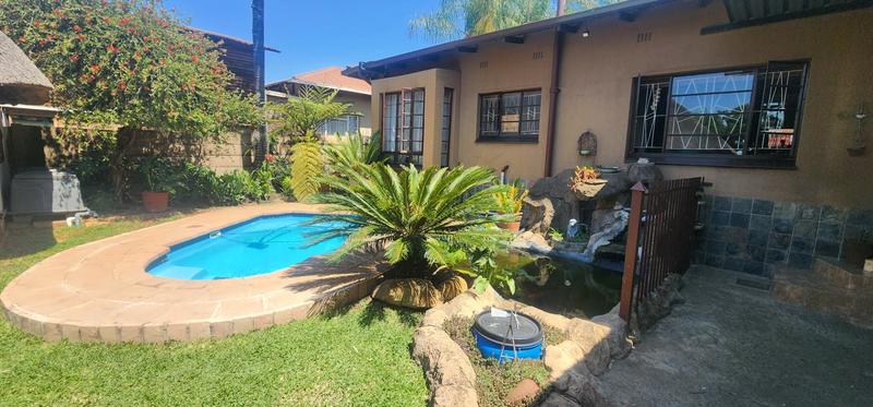 3 Bedroom Property for Sale in Mountain View Gauteng