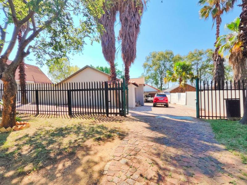 To Let 2 Bedroom Property for Rent in Norscot Gauteng