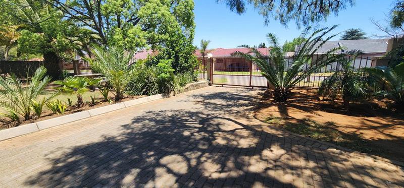 6 Bedroom Property for Sale in Freeway Park Gauteng