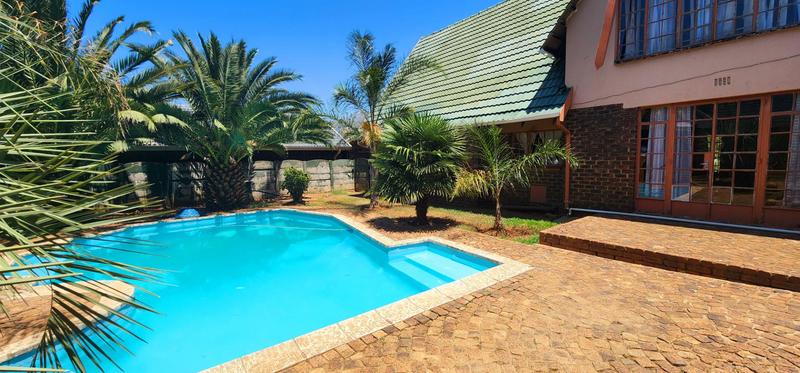 6 Bedroom Property for Sale in Freeway Park Gauteng