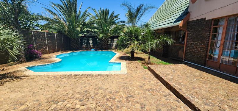 6 Bedroom Property for Sale in Freeway Park Gauteng