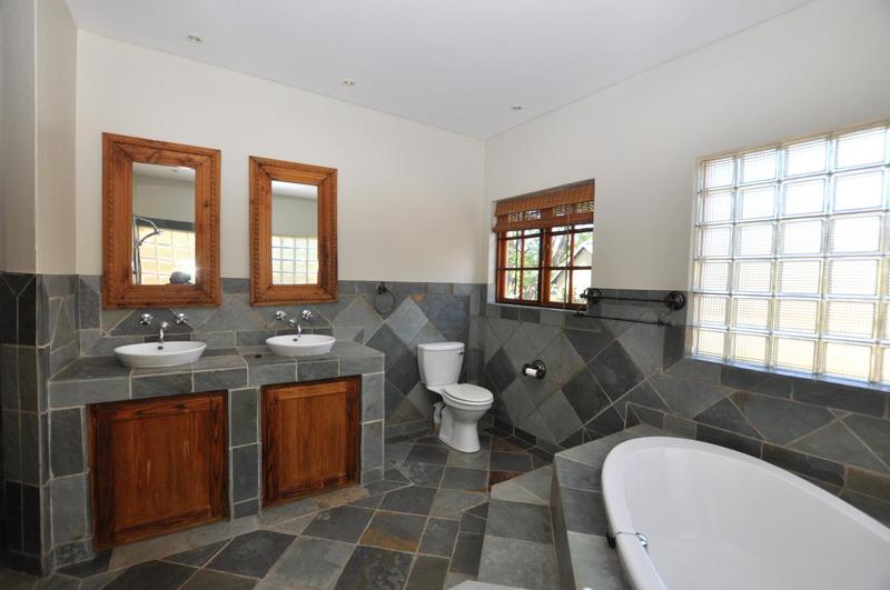 To Let 4 Bedroom Property for Rent in Bryanston Gauteng