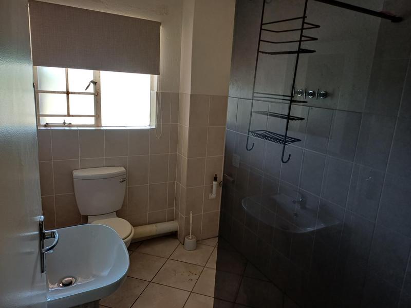 To Let 2 Bedroom Property for Rent in Heuweloord Gauteng