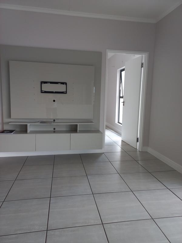 To Let 1 Bedroom Property for Rent in Waterfall Gauteng