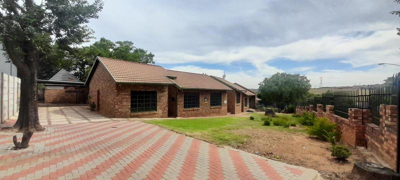 To Let 4 Bedroom Property for Rent in The Reeds Gauteng