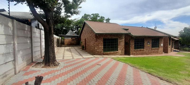 To Let 4 Bedroom Property for Rent in The Reeds Gauteng