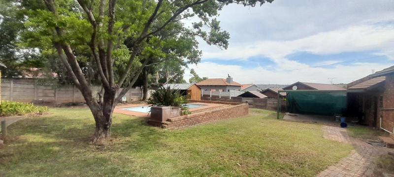 To Let 4 Bedroom Property for Rent in The Reeds Gauteng