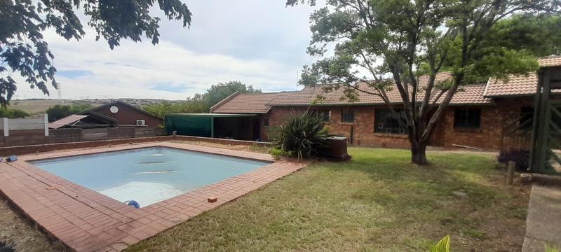 To Let 4 Bedroom Property for Rent in The Reeds Gauteng