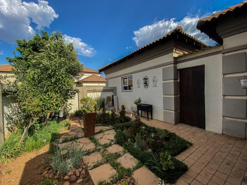 2 Bedroom Property for Sale in Magalieskruin Gauteng