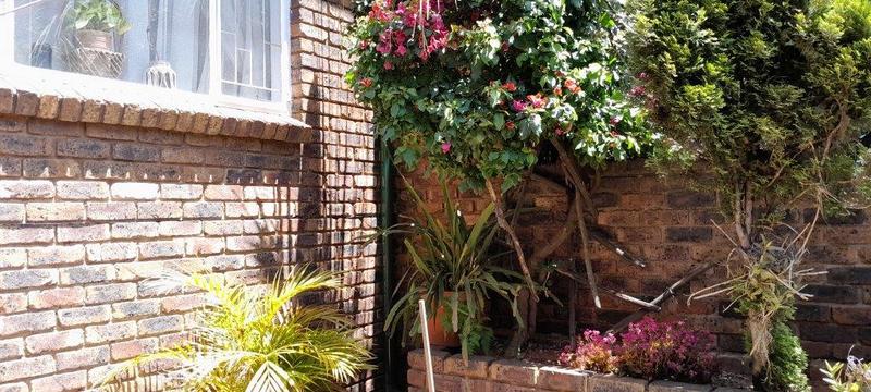 To Let 2 Bedroom Property for Rent in Primrose Hill Gauteng