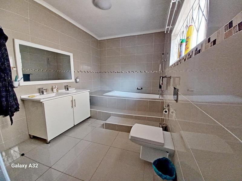 3 Bedroom Property for Sale in Clayville Gauteng