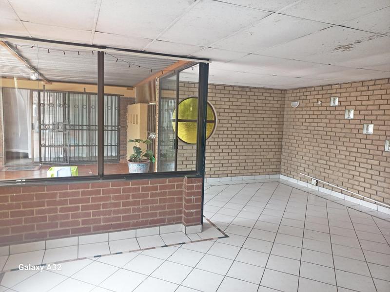 3 Bedroom Property for Sale in Clayville Gauteng