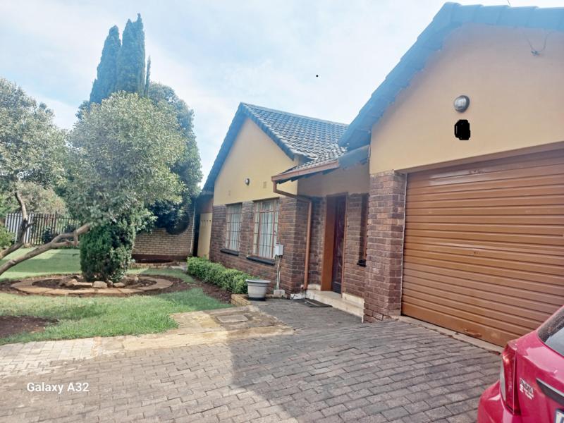 3 Bedroom Property for Sale in Clayville Gauteng