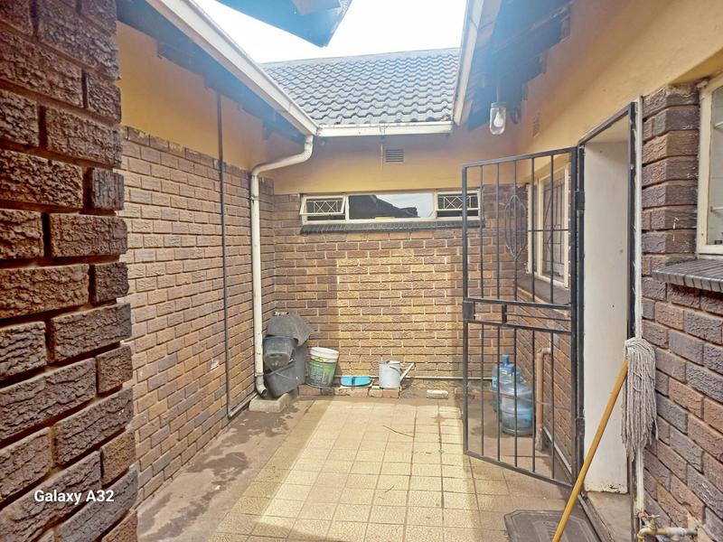 3 Bedroom Property for Sale in Clayville Gauteng