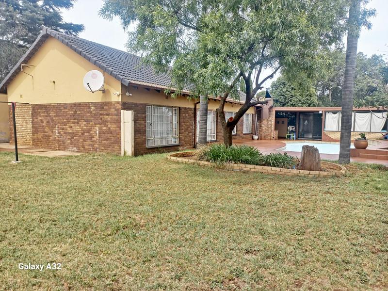 3 Bedroom Property for Sale in Clayville Gauteng