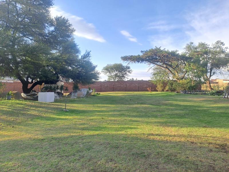 4 Bedroom Property for Sale in Mnandi Gauteng