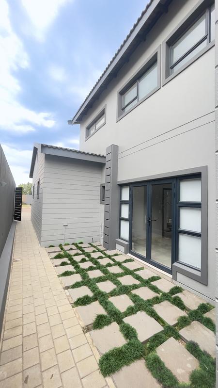 4 Bedroom Property for Sale in Barbeque Downs Gauteng