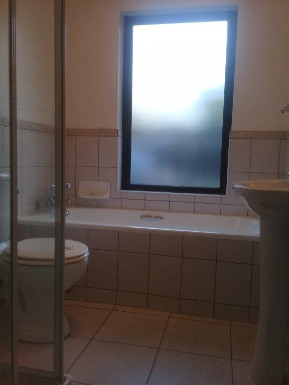 To Let 2 Bedroom Property for Rent in Fourways Gauteng