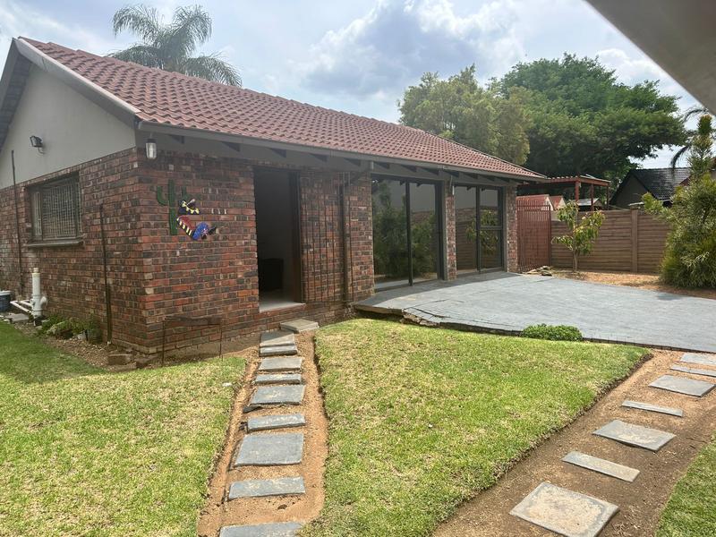 To Let 4 Bedroom Property for Rent in The Reeds Gauteng