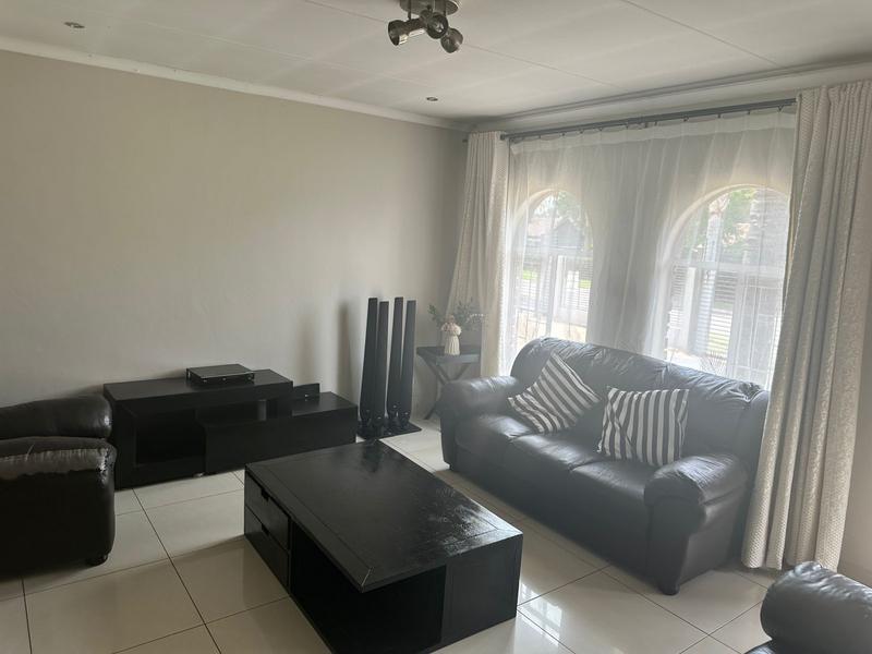 4 Bedroom Property for Sale in The Reeds Gauteng