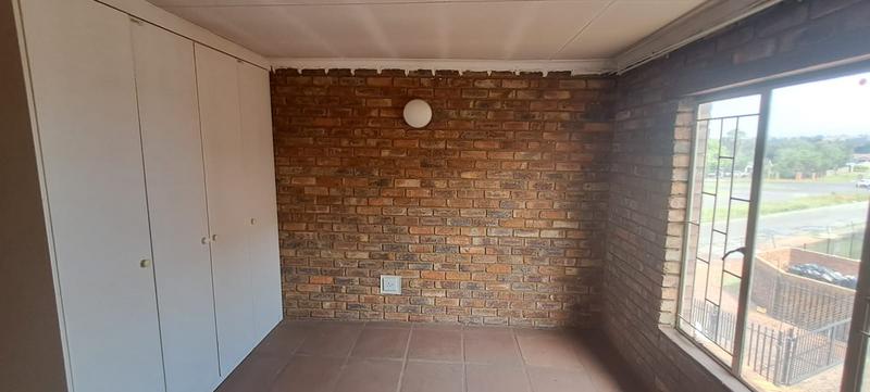 1 Bedroom Property for Sale in Elspark Gauteng