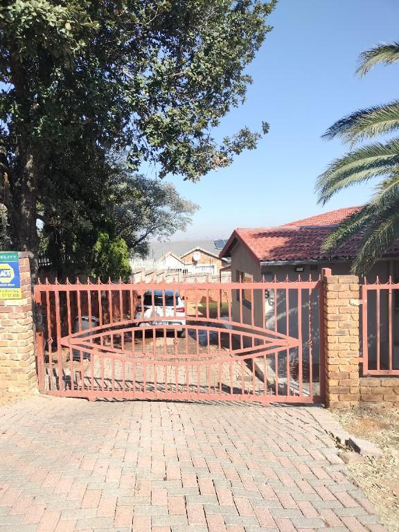 To Let 3 Bedroom Property for Rent in Naturena Gauteng