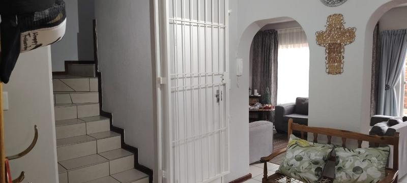 To Let 3 Bedroom Property for Rent in Silverfields Gauteng