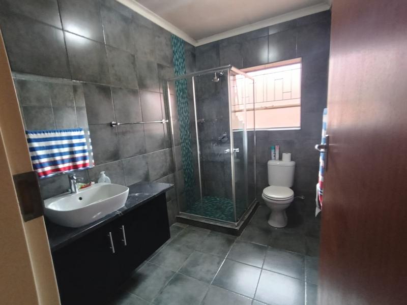 To Let 3 Bedroom Property for Rent in Petersfield Gauteng