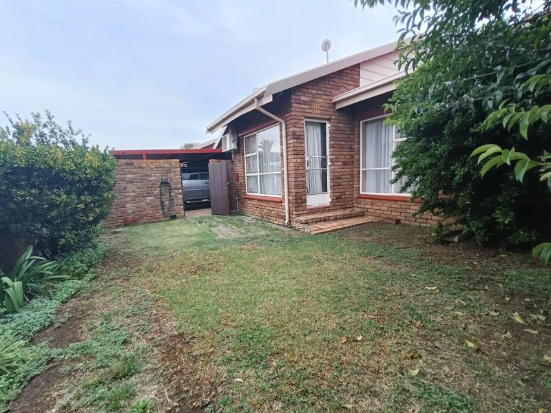 To Let 3 Bedroom Property for Rent in Petersfield Gauteng