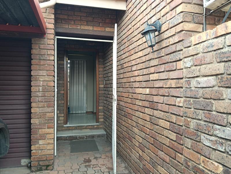 To Let 3 Bedroom Property for Rent in Petersfield Gauteng