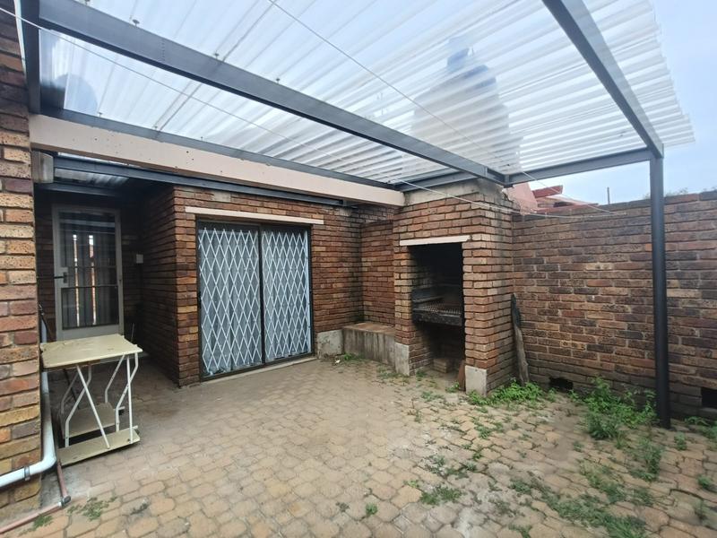 To Let 3 Bedroom Property for Rent in Petersfield Gauteng