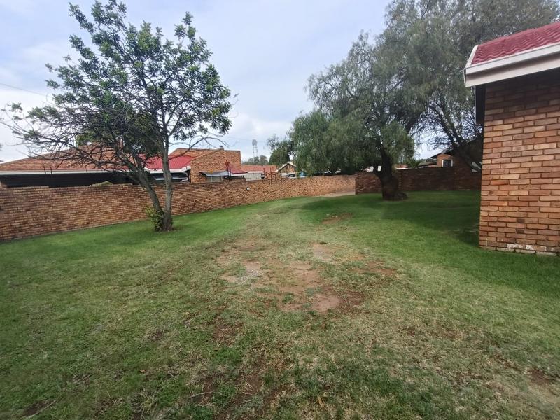 To Let 3 Bedroom Property for Rent in Petersfield Gauteng