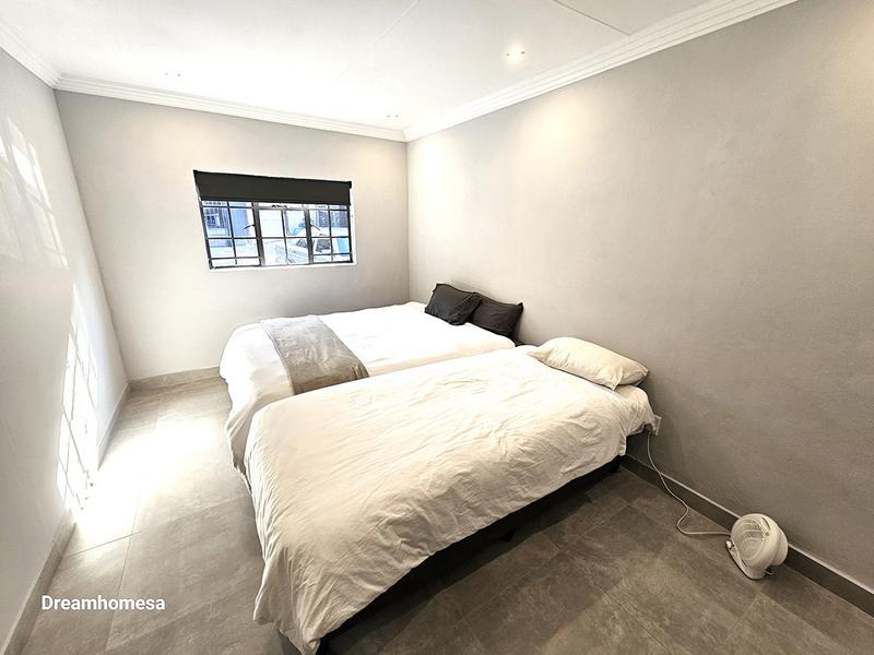 To Let 1 Bedroom Property for Rent in Houghton Estate Gauteng