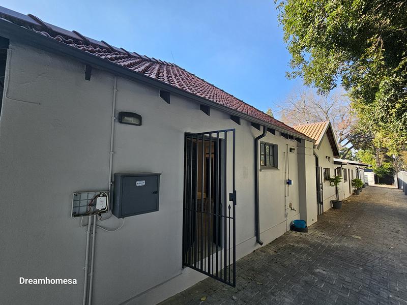 To Let 1 Bedroom Property for Rent in Houghton Estate Gauteng