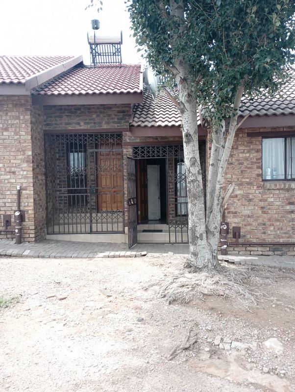 2 Bedroom Property for Sale in Olievenhoutbosch Gauteng