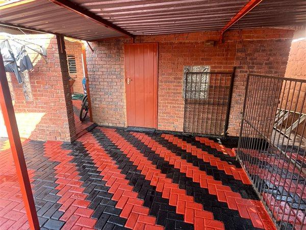 6 Bedroom Property for Sale in Lenasia South Gauteng